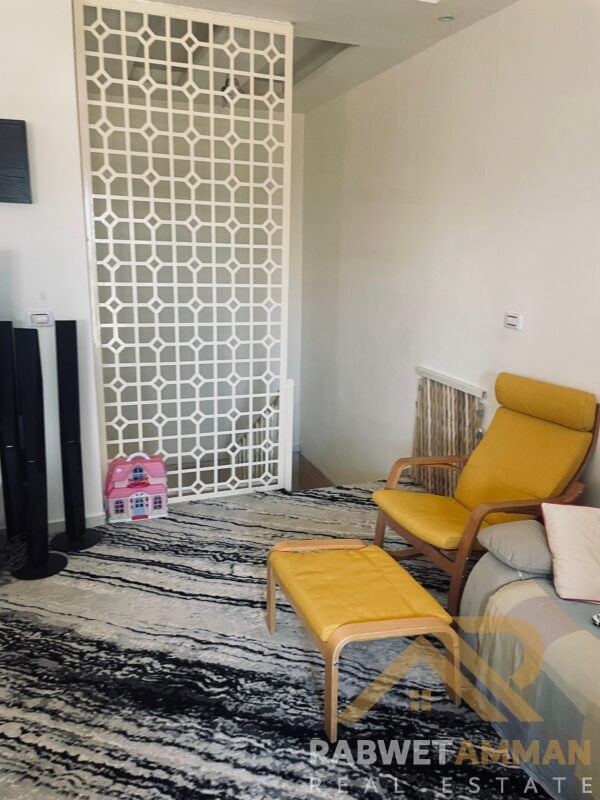 شقه للبيع في طريق المطار