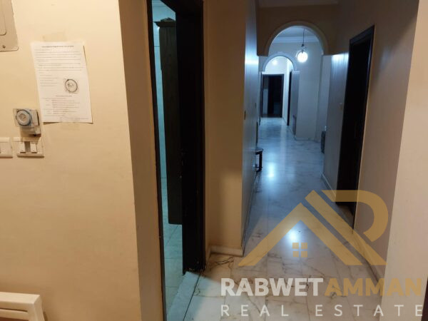 شقه سكنيه في الشميساني للبيع