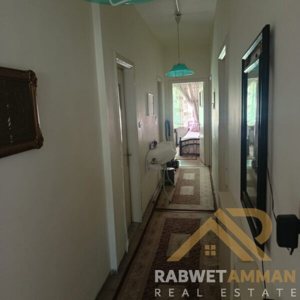 شقه سكنيه في جبل الحسين للبيع