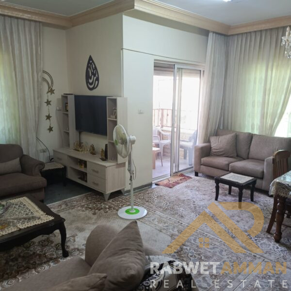 شقه سكنيه في جبل الحسين للبيع